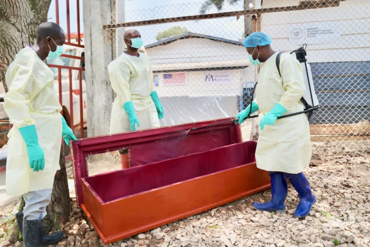 Ebola burial teams face struggles